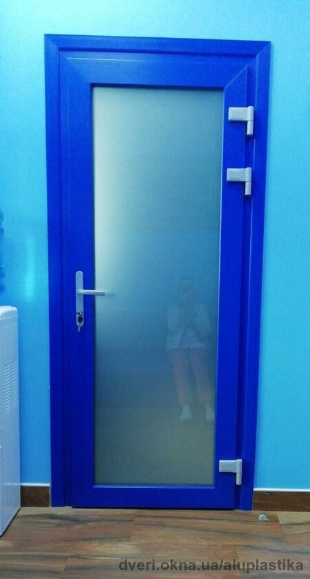 Ламіновані дврі синього кольору